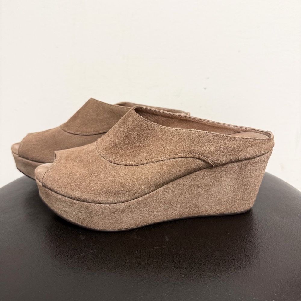 Chocolat Blu Taupe Tan Suede Leather Wind Platform Open Toe Wedge Mules 8